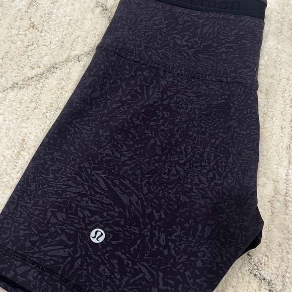 Lululemon Train Pocketed High Rise 6” Shorts - Picture 4 of 6